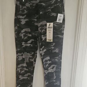 YMI Black and Gray Jeggings with Camouflage Design